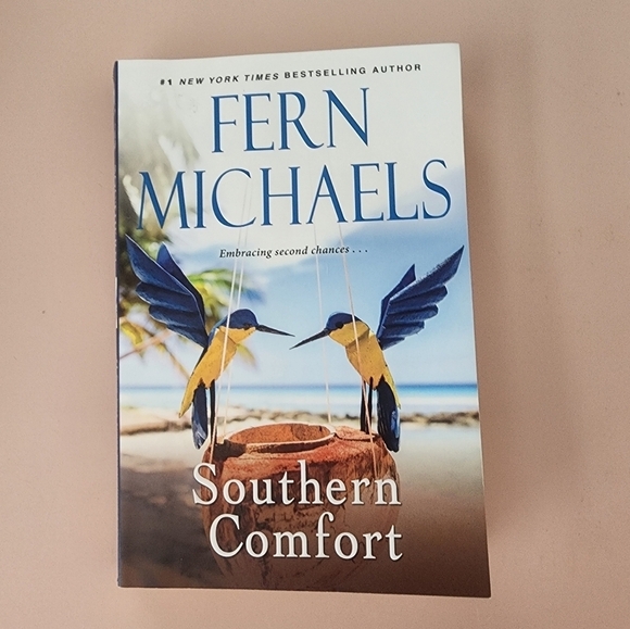 2 Fern Michaels Novels "The Scoop" and "Southern Comfort"-Paperback Books - Picture 7 of 9